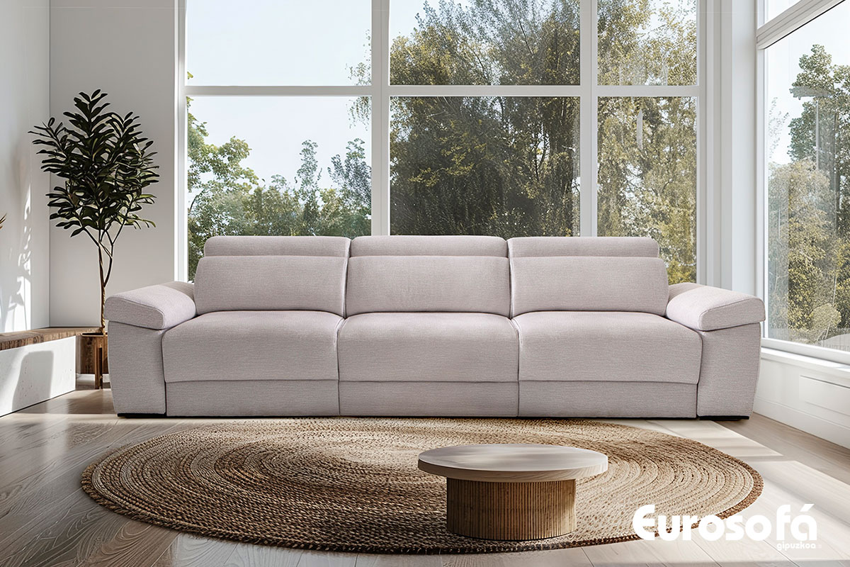 Sofá de tela disponible en una configuración seleccionada